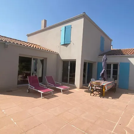 Avec Jardin Et Piscine 3 Minutes De La Rochelle *